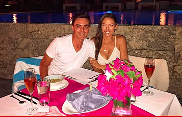 Rickie Fowler -- Takes Hot GF to Bahamas ... Battle of the V-Necks