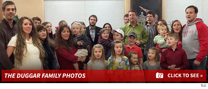 0521-duggar-familyphoto-footer-6