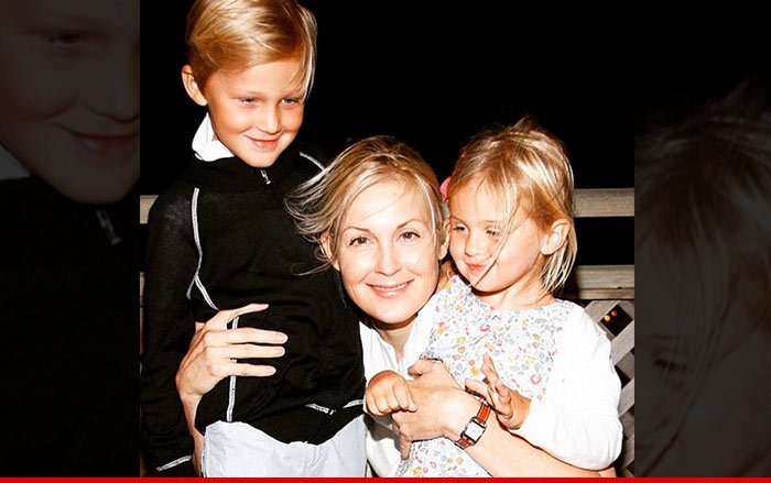 'Gossip Girl' Star Kelly Rutherford -- Awarded Temporary Custody of Her Kids