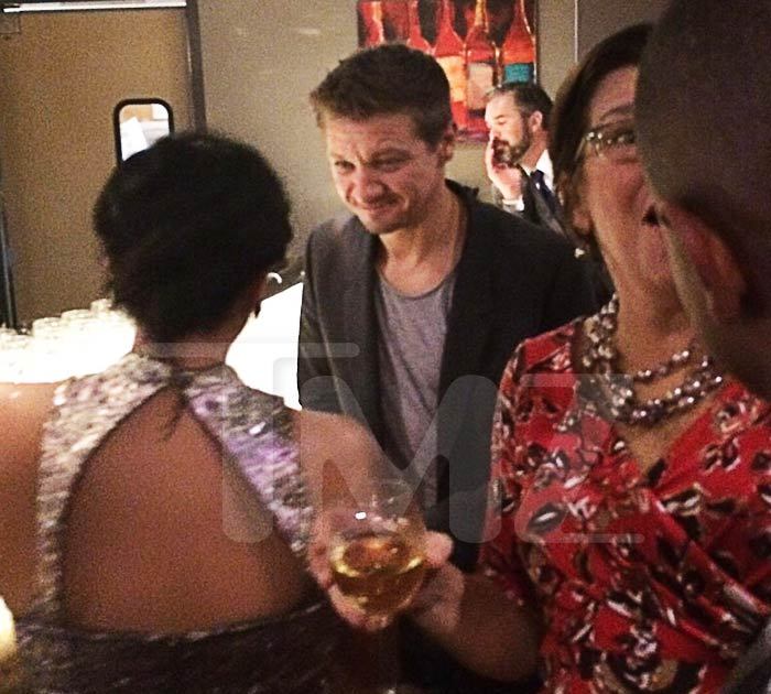 Jeremy Renner -- Low Profile Wedding Crasher (PHOTO)