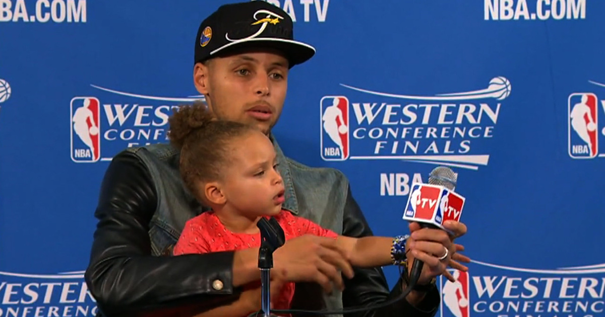 Steph Curry's Daughter -- Hijacks Press Conference Again ... Sings Big Sean Song