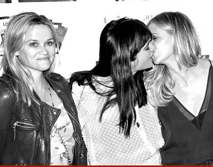 Sarah Michelle Gellar & Selma Blair -- Awesome Intentions!! Sucking Face While Reese Witherspoon Watches