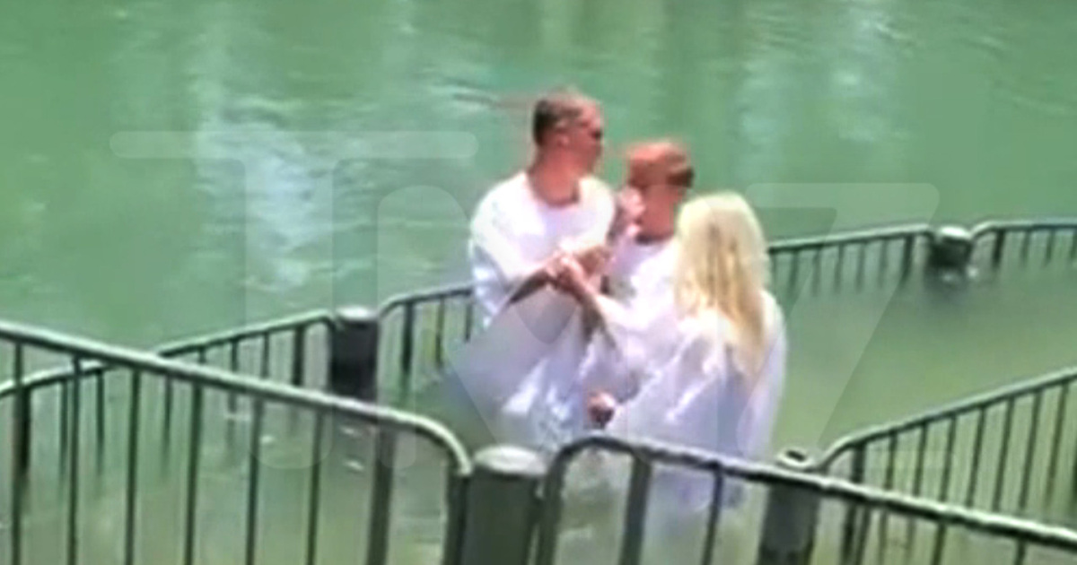Backstreet Boys -- Baptized and Muddy in Israel