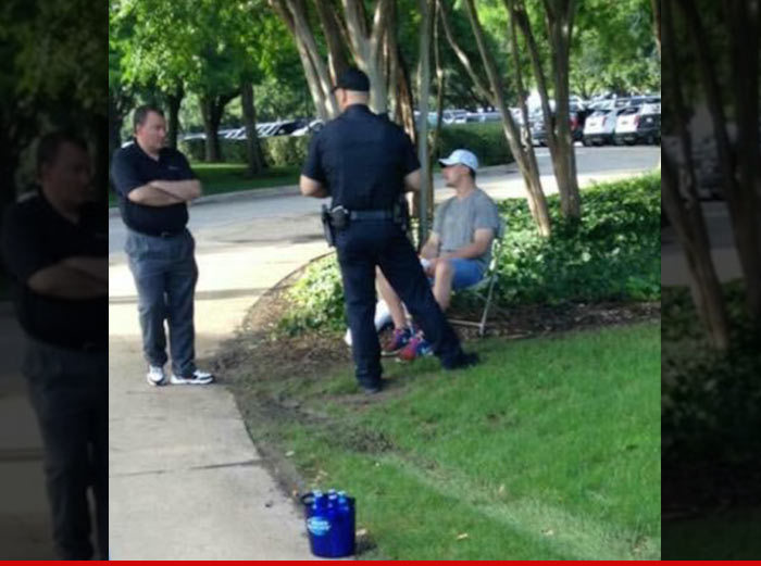 Johnny Manziel -- QB in Water Bottle Fight (PHOTOS)