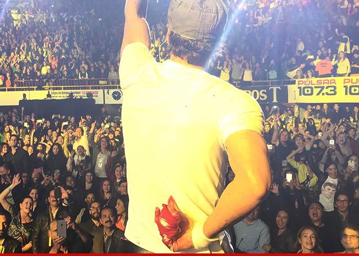 Enrique Iglesias -- I Need a Hand ... From a Surgeon!