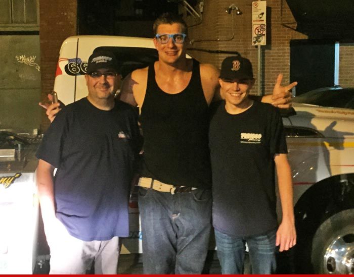 Rob Gronkowski -- Gronks His Way Out of Party Bus Tow Job (PHOTOS)