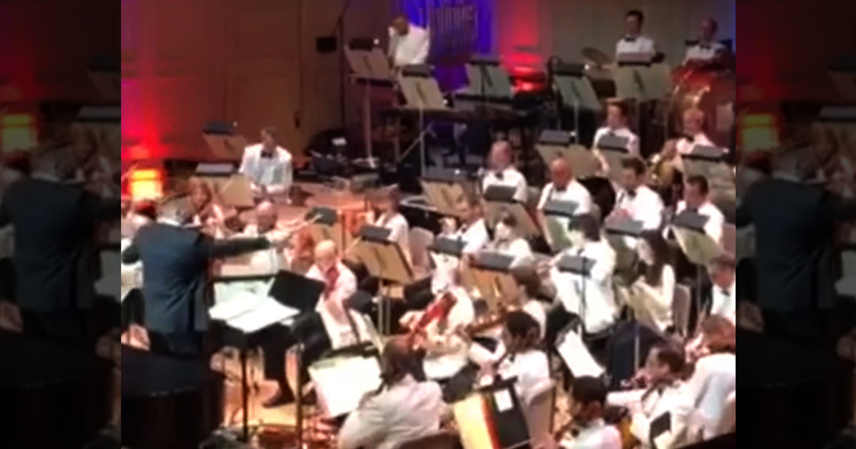 NFL's Julian Edelman -- PASS THE BATON ... I'm Takin' Over the Orchestra