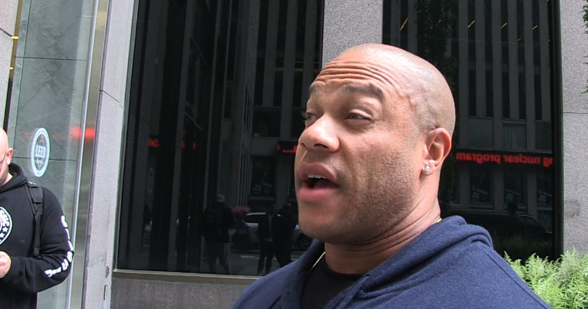 Mr. Olympia Phil Heath -- STOP THE GYM SELFIES ... It's Annoying!!!
