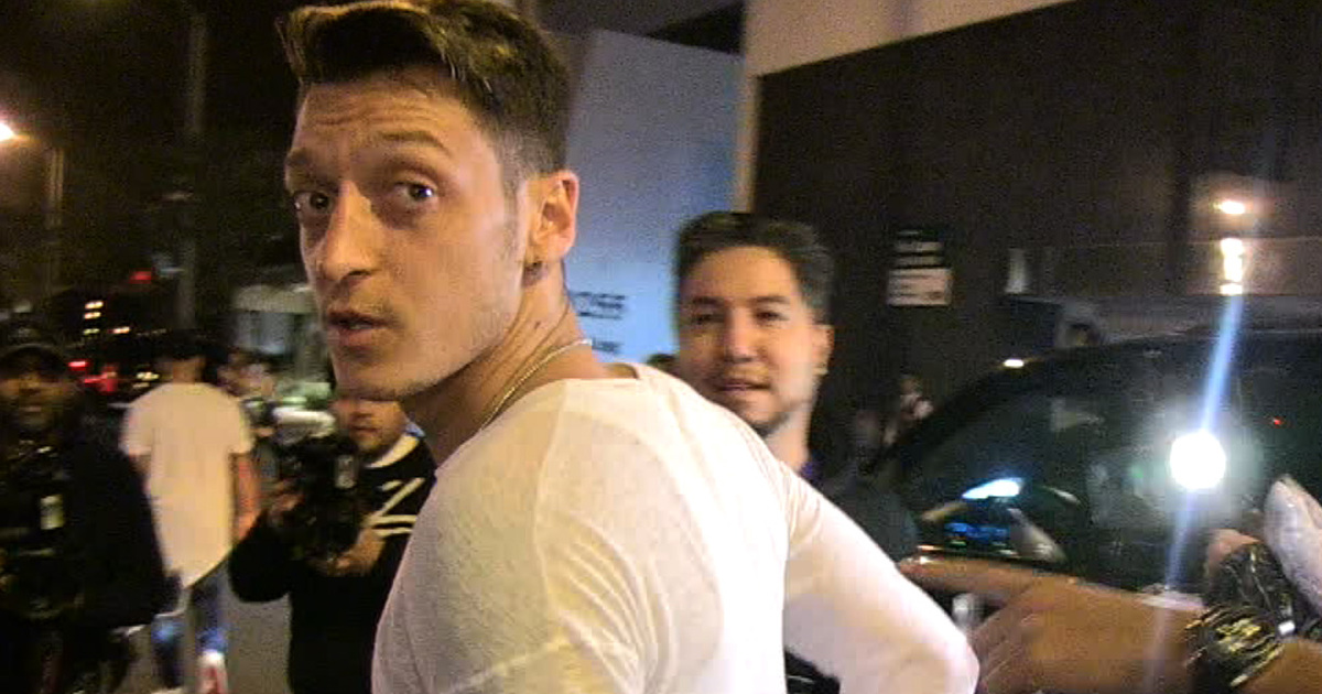 Arsenal's Mesut Ozil -- I'm Huge In Hollywood ... Just Ask These Blondes!