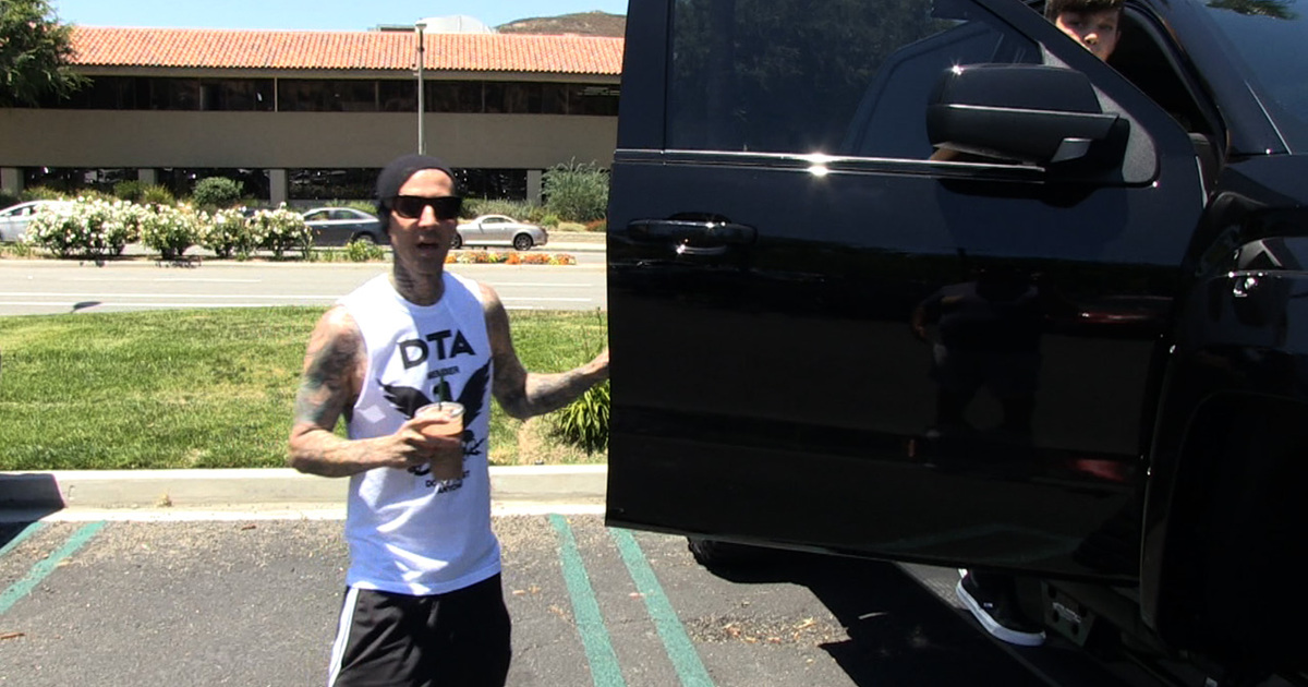 Travis Barker -- Dating Arianny Celeste is 'Awesome'