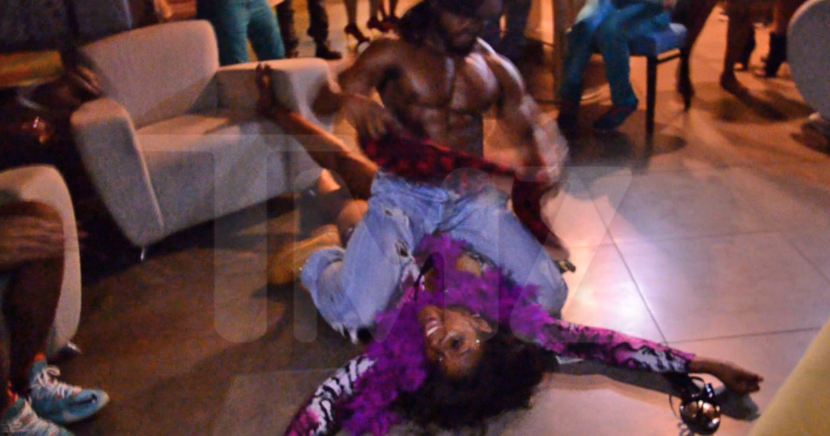 'Love & Hip-Hop: Atlanta' Star Momma Dee -- Gets Plowed By Beefy Stripper (VIDEO)