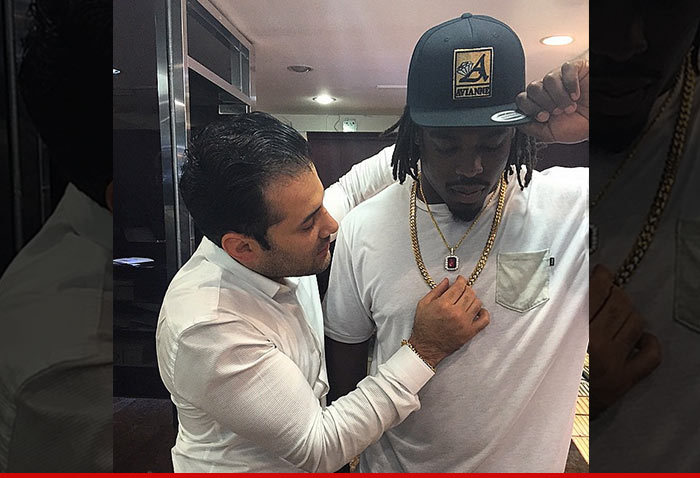 NY Giants Linebacker -- TREAT. YO. SELF. ... $55k Jewelry Run