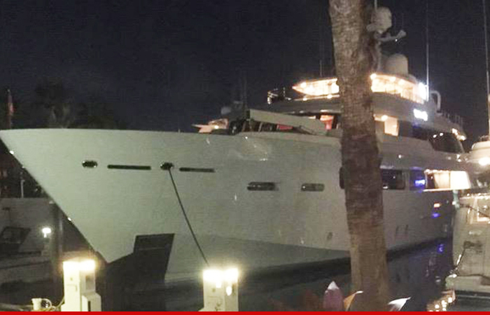 LeBron & D-Wade -- Teamin' Up ... To Party On $29 Million Yacht