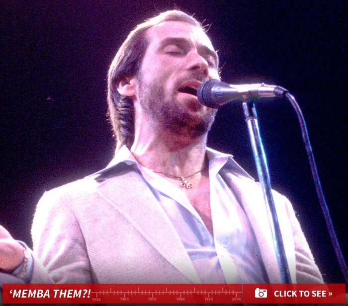 'God Bless The USA' Singer Lee Greenwood: 'Memba Him?!