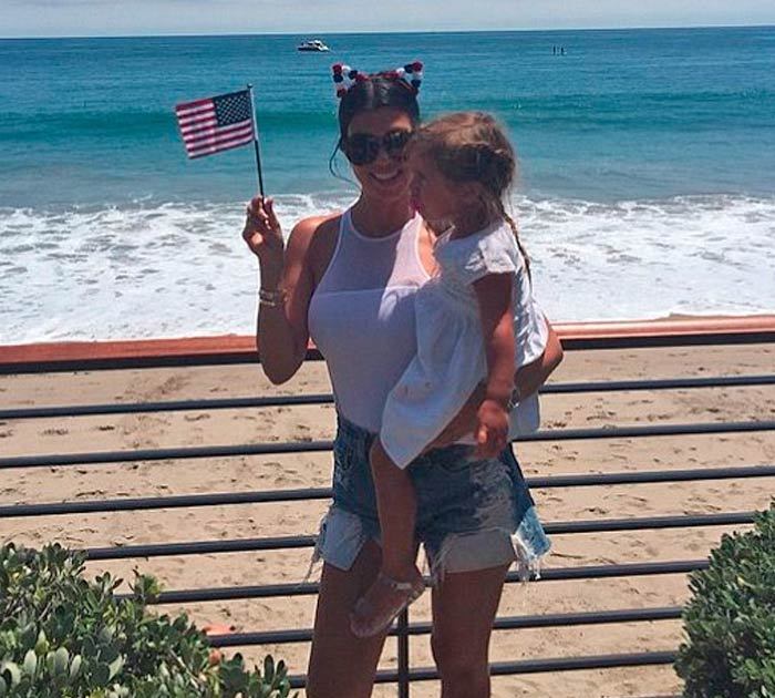 Kourtney Kardashian -- Patriotic Pose During Perilous Fight with Scott Disick