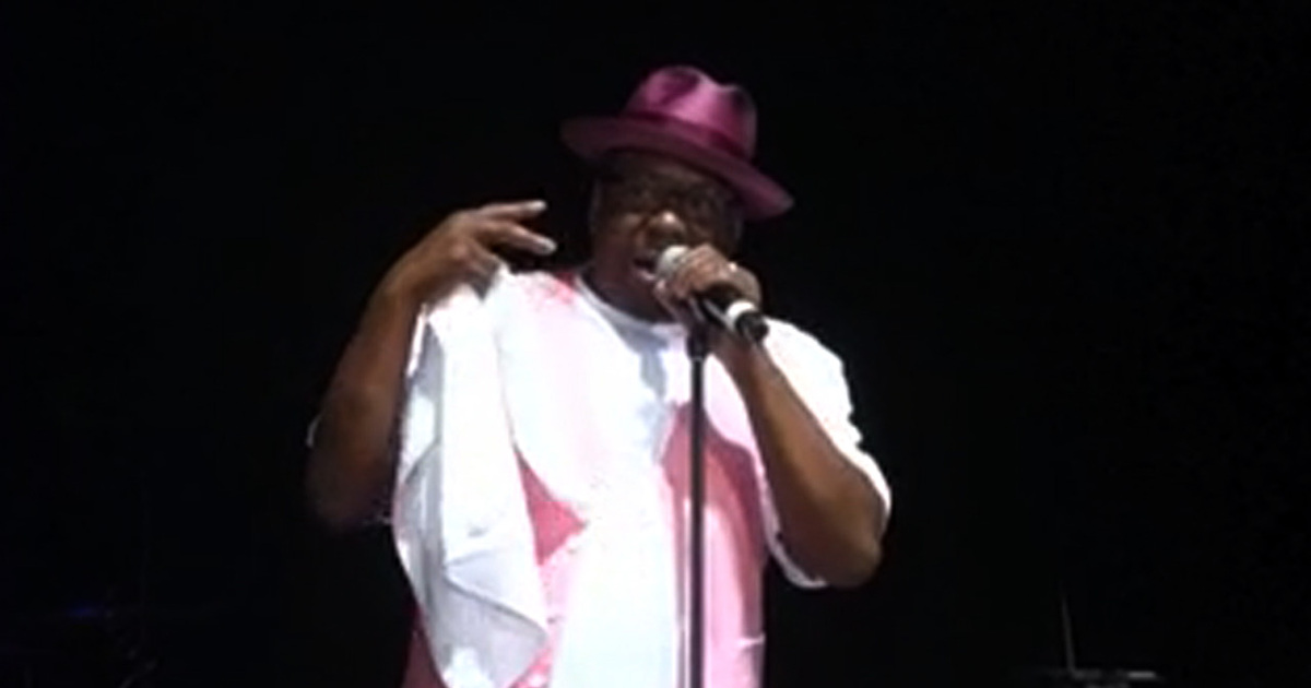 Bobby Brown -- Struggles in Concert as Bobbi Kristina Hangs on to Life (VIDEO)