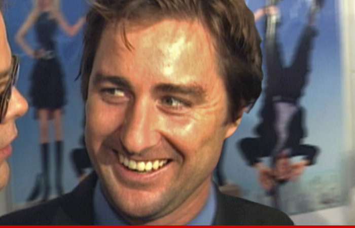 Luke Wilson -- Bitch Betta Have My Money! Beats Ex-Assistant in Court