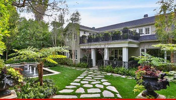 Jeremy Renner -- I Unloaded My 'Hamptons House' For a Fortune!