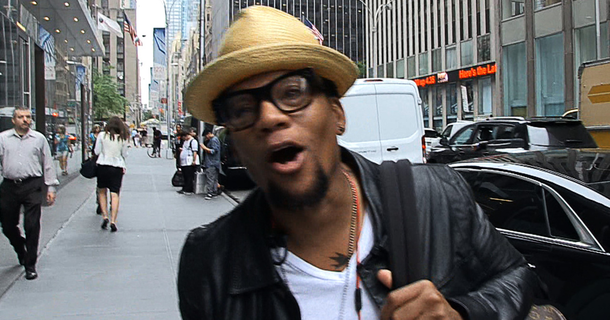D. L. Hughley -- Caitlyn Jenner ... She Looks Like My P.E. Teacher  (VIDEO)