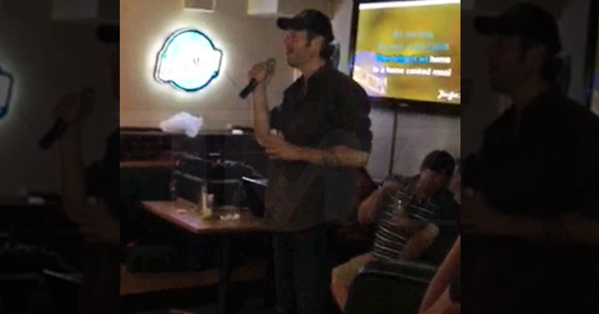 Blake Shelton -- Toasts to Divorce -- Sings About Sleeping in the Hay  (VIDEO)