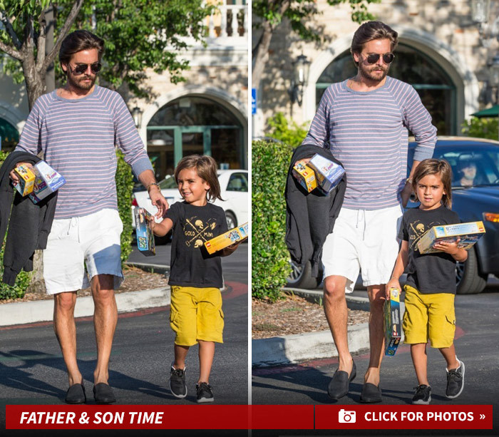 Scott Disick -- Playing Catch-Up on Father-Son Time (PHOTO)