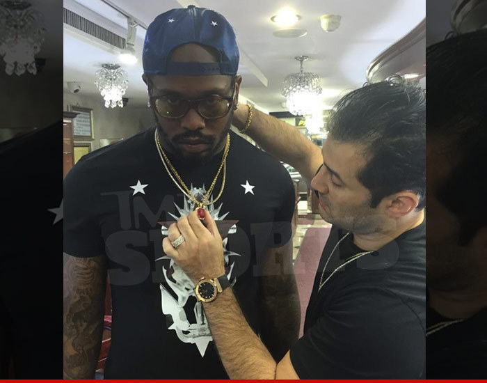 NFL's Von Miller -- Blingin' In The New Season ... $220k Jewelry Run