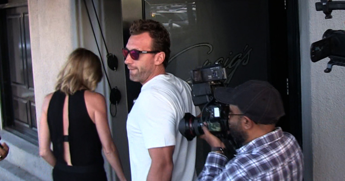 Erin Andrews and Jarret Stoll -- Date Night Out ... With Every Paparazzi Who Ever Lived