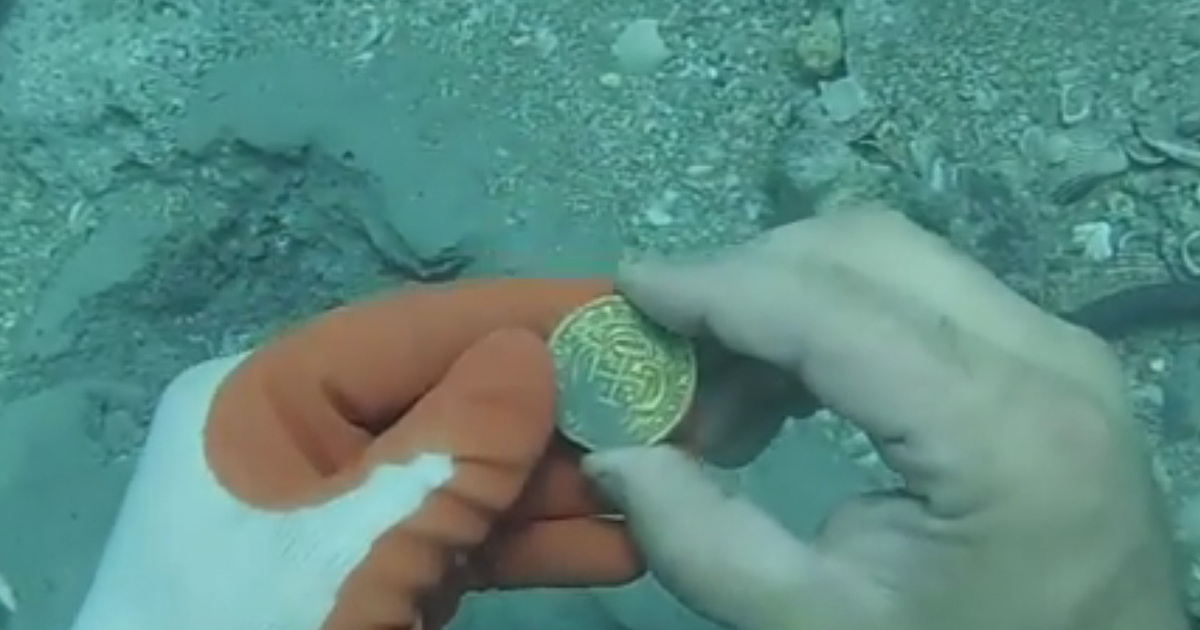 Deep Sea Treasure -- Diver Finds $1 Mil In Gold