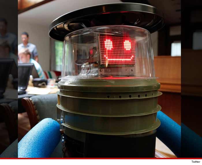 0803-hitchbot-twitter