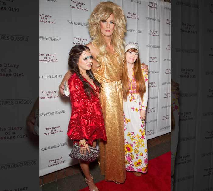 Alexander Skarsgard -- I'm a Golden Girl Now (PHOTO)