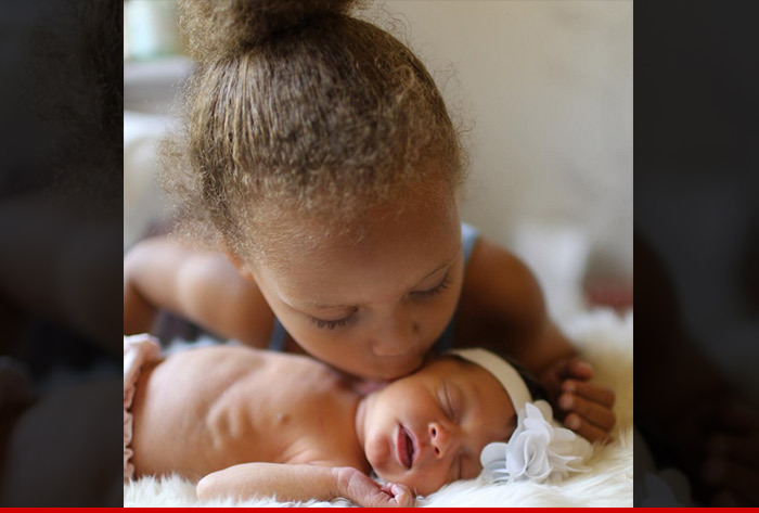 Steph Curry's Daughter -- Welcomes Baby Sister With A Kiss (PHOTO)
