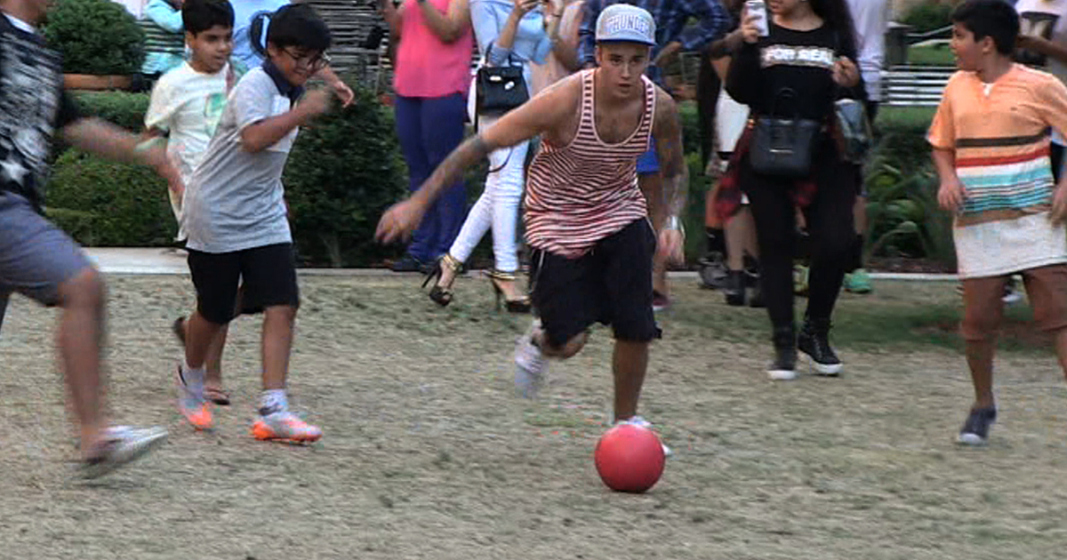 Justin Bieber -- Ballin' Out ... For the Kids (VIDEO)