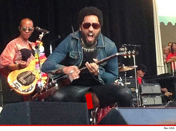 0807-lenny-kravitz-pants-split-nudity-TWITTER-01