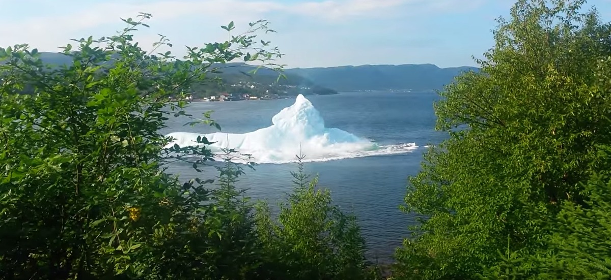 Breathtaking Iceberg ... Rolling in the Deep