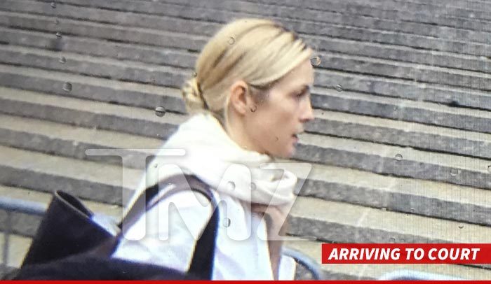 Kelly Rutherford -- Shows Up for Court, But WITHOUT the Kids