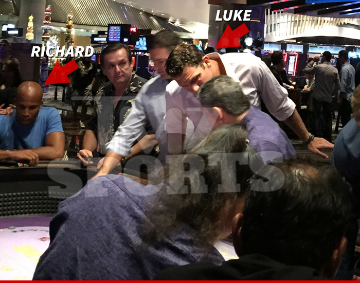 Richard Jefferson & Luke Walton -- Stacking Chips on Vegas Craps Tables