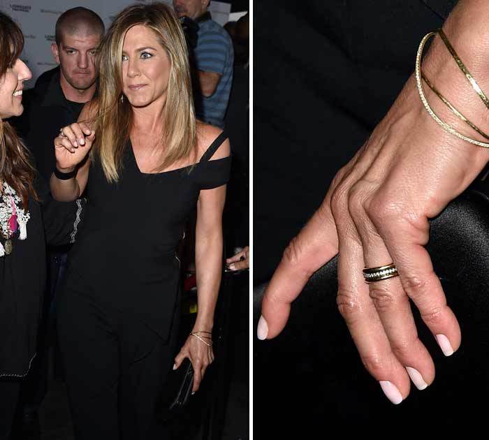 Jennifer Aniston -- Let's Hear it for the Band (PHOTO)