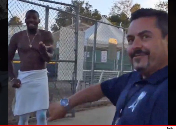 0819_miguel_dez_bryant_ring_twitter