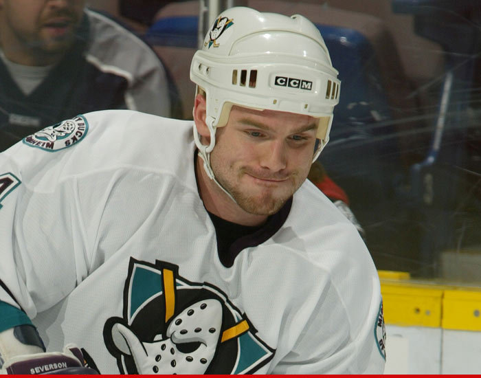 Ex-NHL Player Sues League -- Hockey Fights Destroyed Me