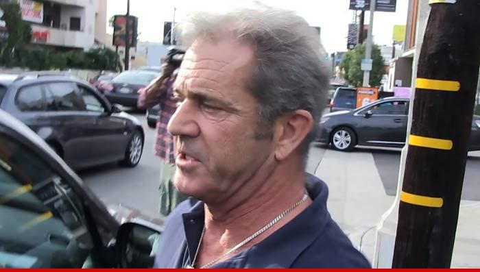 Mel Gibson -- Claims Australian Pap Attack Never Happened