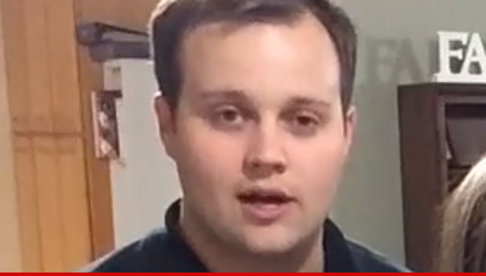 Josh Duggar -- Checks Into Rehab