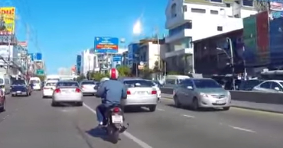 Bangkok Dangerous -- Fiery Thailand Meteor Lights Up Sky (VIDEO)