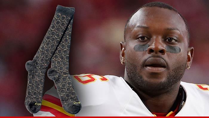 Ex-Kansas City Chief Sanders Commings -- I Might Be Hurtin' ... But My Socks Are 24 Karat Gold!