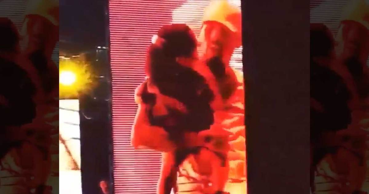Chris Brown -- I Have Custody of Royalty ... On Stage!!! (VIDEO)