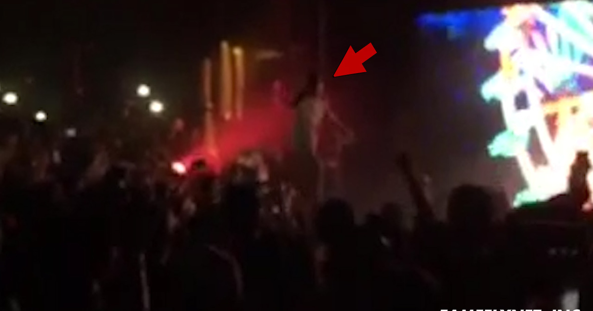 Travis Scott -- Rihanna Let Me Touch It!!! (VIDEO)
