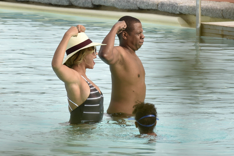 beyonce-bikini-jay-z-shirtless-pool-swimming-photos-012-480w.jpg