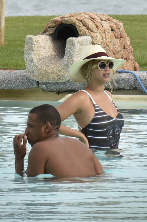 beyonce-bikini-jay-z-shirtless-pool-swimming-photos-0167-480w-1.jpg