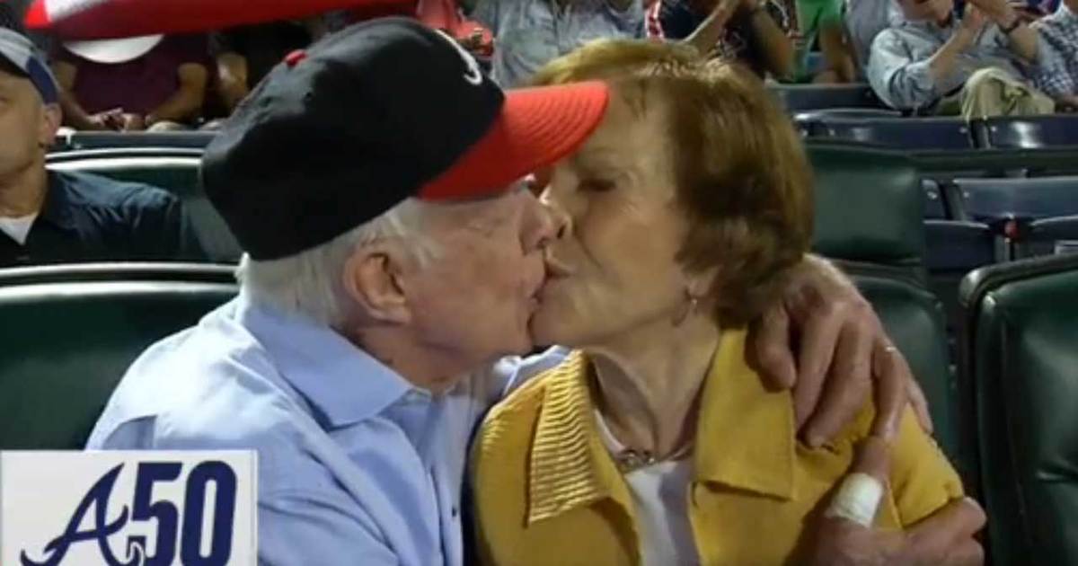 President Jimmy Carter -- Still GETTING IT ... in the Stands at Braves Game (VIDEO)