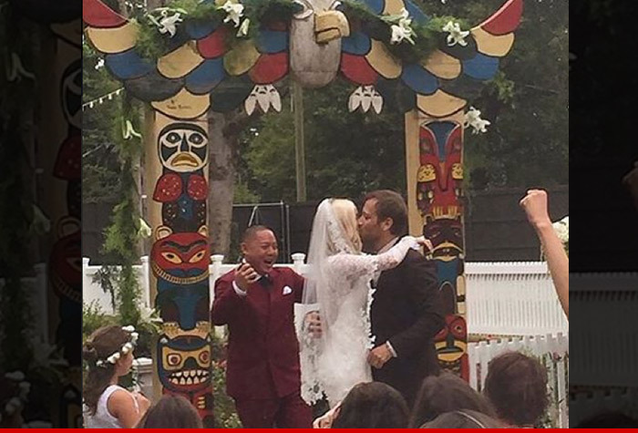 Black Keys' Dan Auerbach -- I Dare You To Talk Crap About My Second Wedding