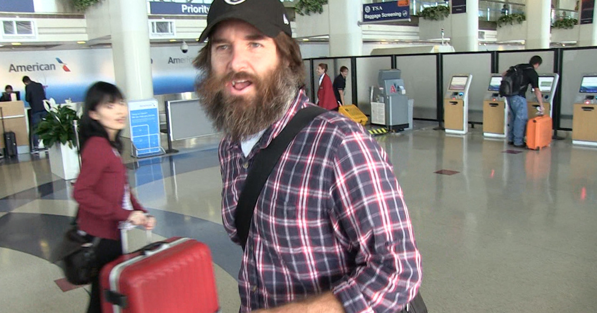 Will Forte --  Covers Up Face and 'Last Man' Secrets (VIDEO)